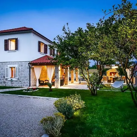 Sleeps 11 Pool Wifi