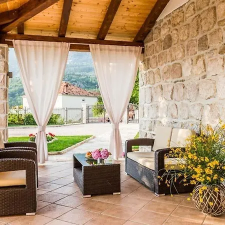 Sleeps 11 Pool Wifi Villa