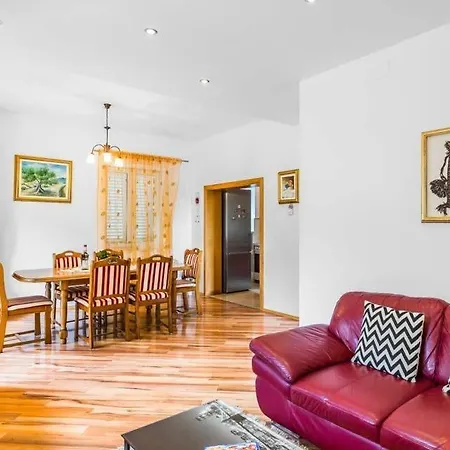 Sleeps 11 Pool Wifi Villa *