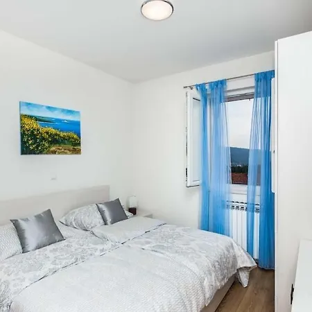 Sleeps 11 Pool Wifi Villa
