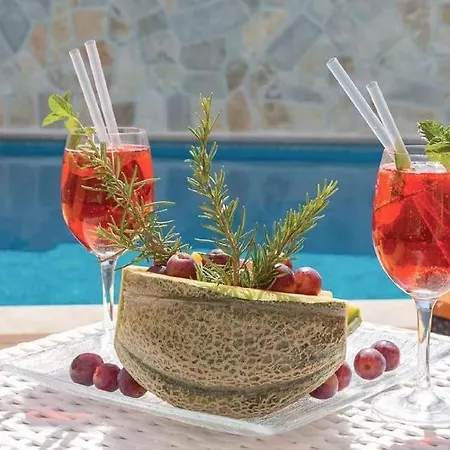 Sleeps 11 Pool Wifi Villa *