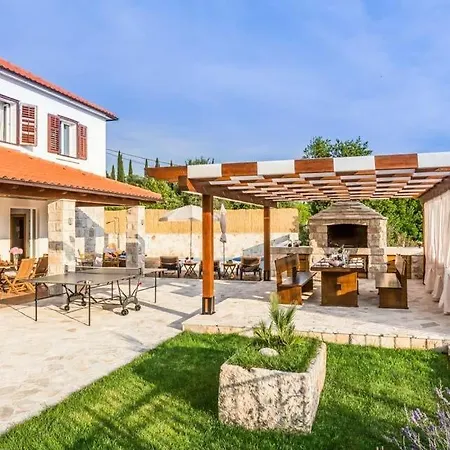 Sleeps 11 Pool Wifi *