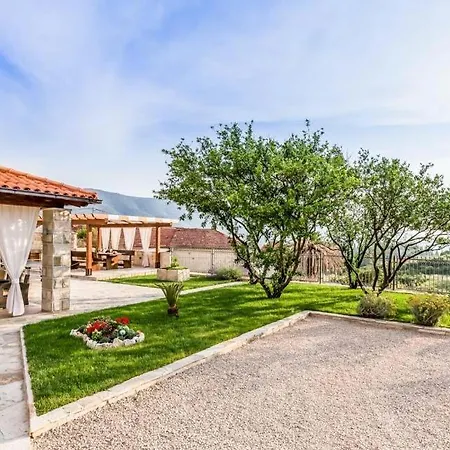 Sleeps 11 Pool Wifi Villa *