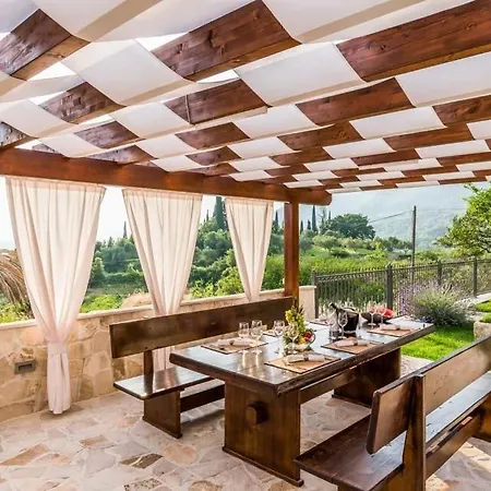 Sleeps 11 Pool Wifi *