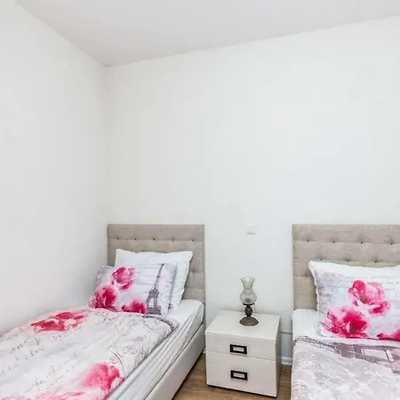 Sleeps 11 Pool Wifi Villa *